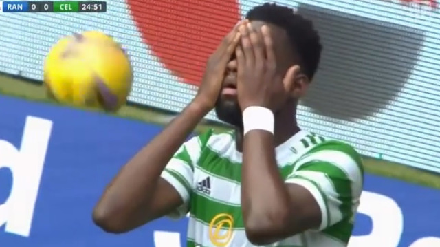 ◆悲報◆セルティックFWエドゥアールさん、古橋からの絶好のクロスをナイスクリア(´・ω・｀)