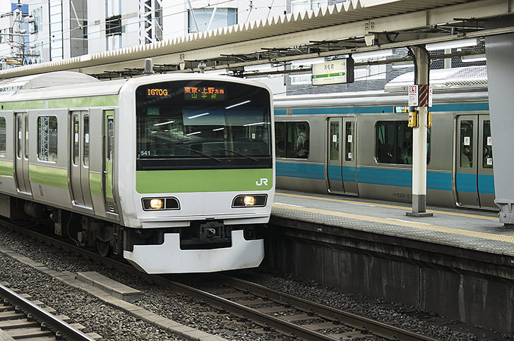 すいてる電車のロングシートで隣に女子高生が座ってきた時の高揚感は異常 Jkに認められた感 くるちゃんねる