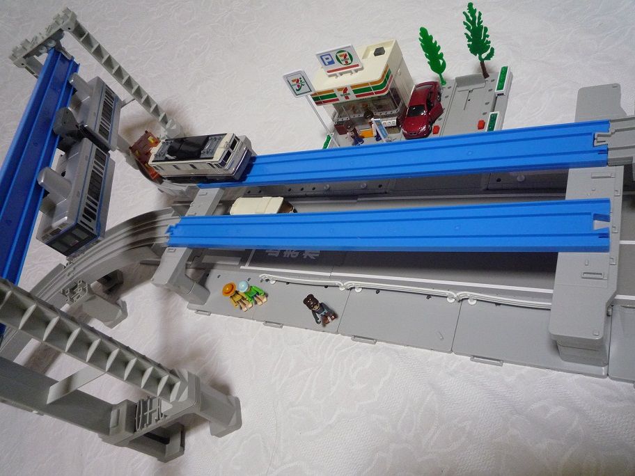 いっしょにひろげよう!トミカとプラレールのニュータウンセット