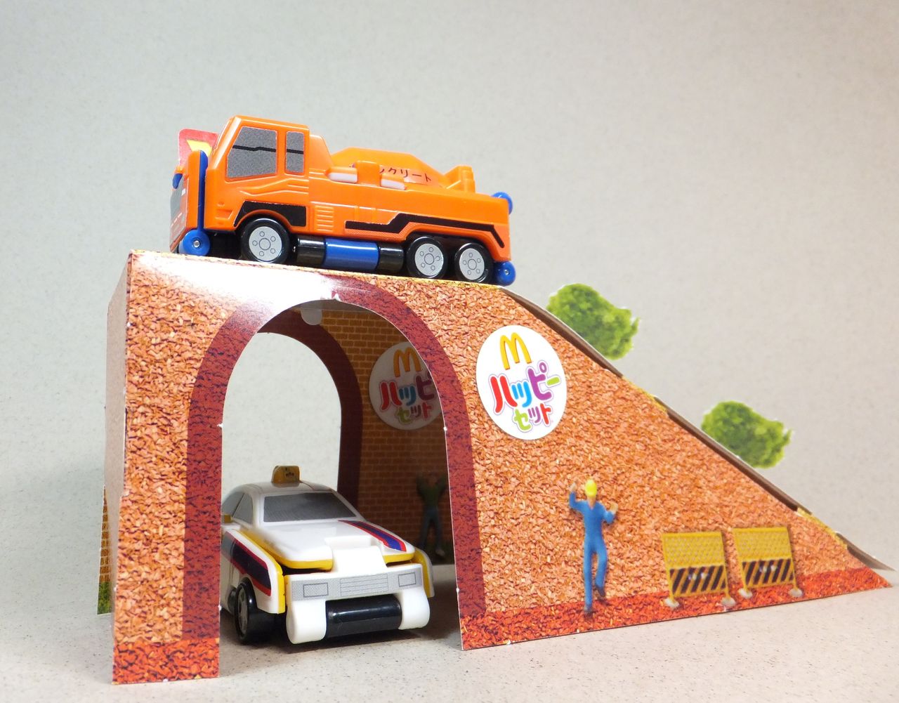 Voov ブーブ マクドナルド ハッピーセット 12 ミキサー車 クーネル Voov ブーブ マクドナルド ハッピーセット 12 ミキサー車 クーネル