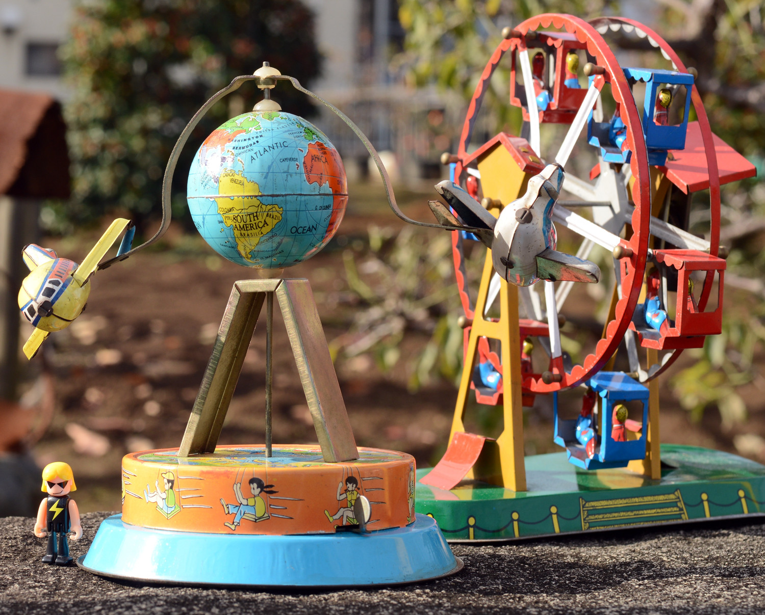 ブリキの地球儀と観覧車 : クーネル