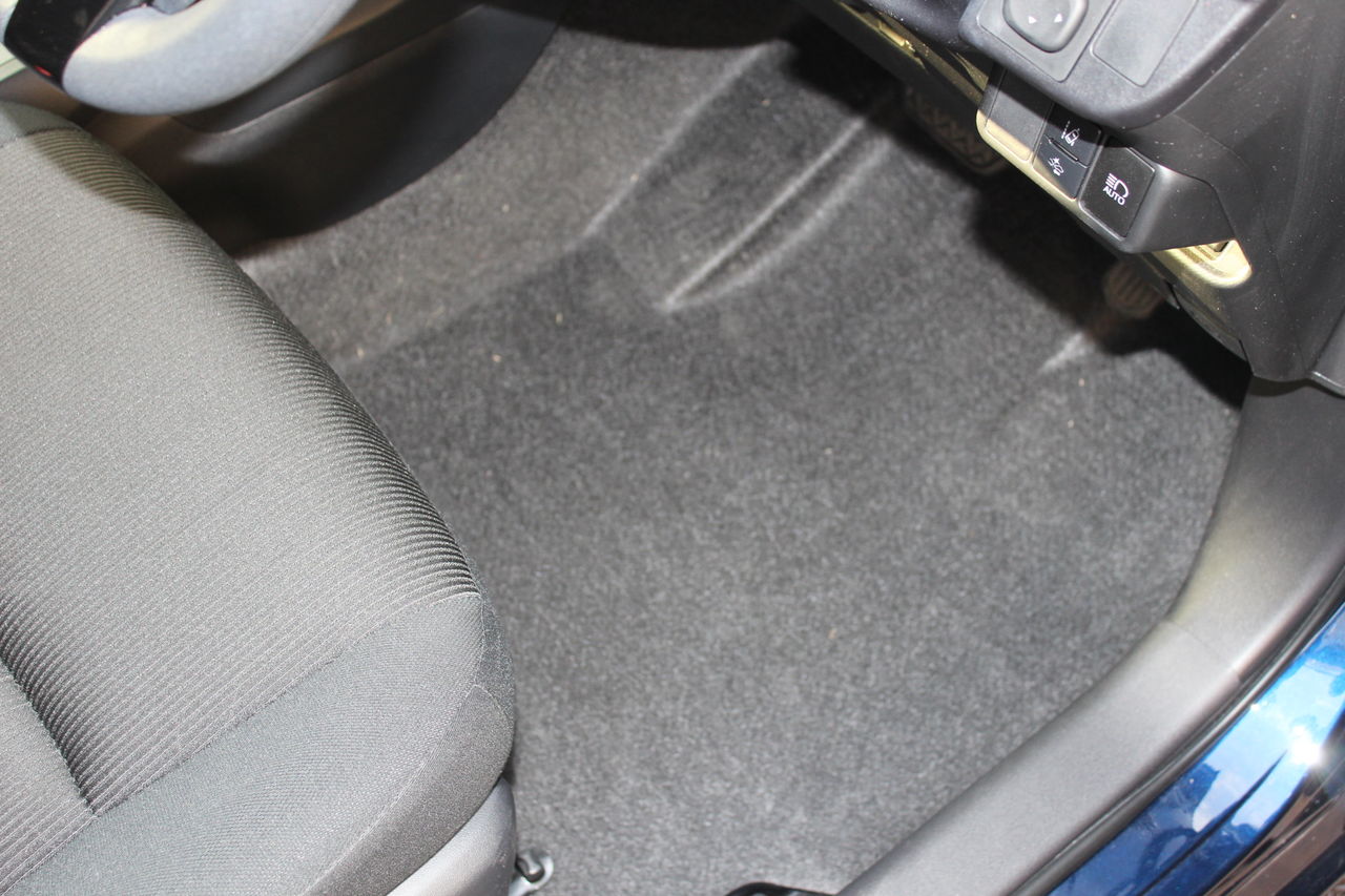 車のシートクリーニング シート洗浄 お子様の排尿によるシミ 汚れを除去 トヨタ アクア 栃木県鹿沼市 宇都宮市 ガレージ シースワロー 作業メニュー Garage Sea Swallow ガレージ シースワロー 栃木県の中古車販売店