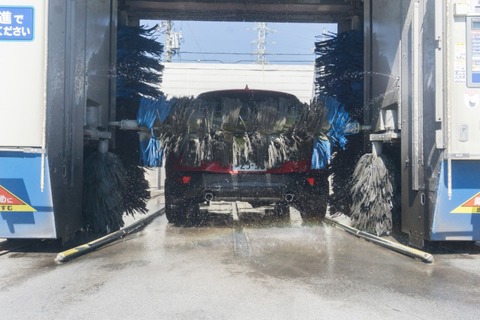 【悲報】雨なのにGSで『洗車機』で洗車してる人がいたんだけどｗｗｗｗｗ