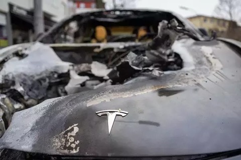 【速報】テスラ車オーナー、襲撃対策に『コレ』をしてる模様ｗｗｗｗｗｗ