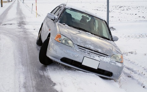 ワイの車　雪で脱輪してしまった結果ｗｗｗｗｗ