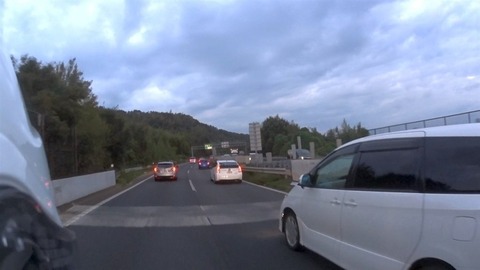 前を走ってたら「あ、車間距離空けとこ・・・・」ってなる車がコチラｗｗｗｗｗｗ