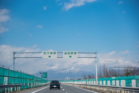 高速道路で運転中のワイ「大人しく左車線でトラックの後ろ走るぞ・・・・」→結果ｗｗｗｗ