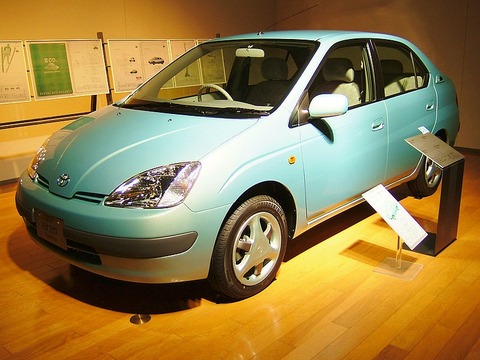 800px-TOYOTA_Prius