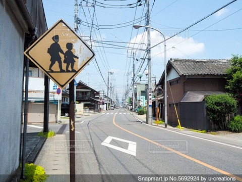 【悲報】片側一車線で右折しようとして渋滞させるヤツｗｗｗｗｗ