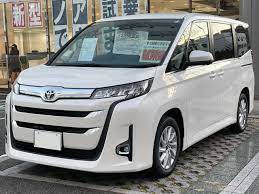 ミニバン新時代の国内最激戦区!!　ノア、セレナ、ステップ各社のエース車どれに乗るのが今の最適解か？