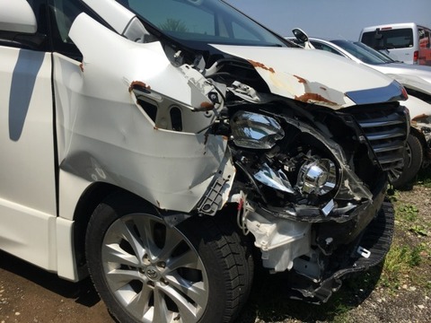 【動画】高級車アルファード、ガチで『衝突』してしまう！