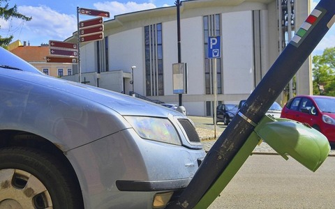 【速報】ワイ、ついに車をぶつけてしまう・・・・・・