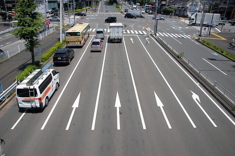 【急募】4車線以上の道で『右折』するコツを教えてｗｗｗｗｗｗ