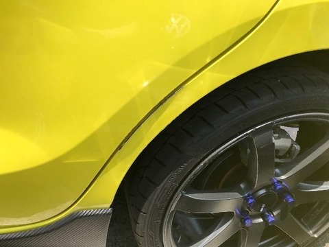 【悲報】ワイ、『新車』をぶつけてボディホイールタイヤスポイラーに傷がついたんだけどｗｗｗｗ