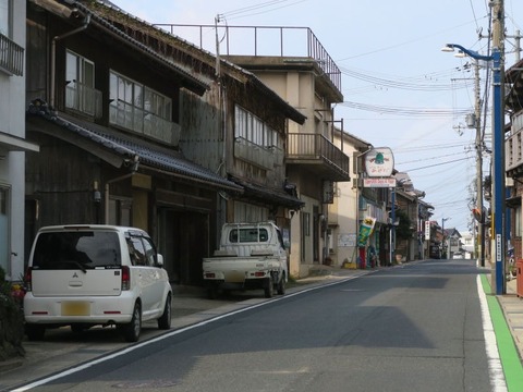 『地方民』←なんで車がないと生活できないような不便なところに住んでるの？？？？？