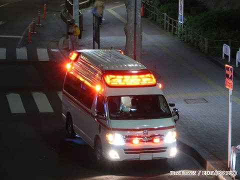 【悲報】運転中に救急車のサイレン聞こえた時の緊張感は異常なんだけど・・・・・