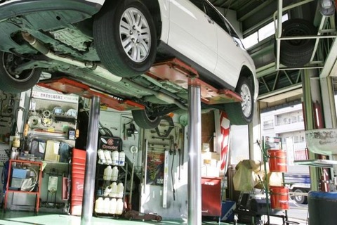 【悲報】ワイ、車修理屋に車預けて大丈夫か心配になってきたんだけど・・・・