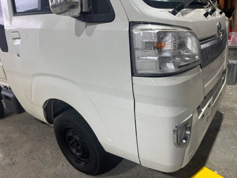 ワイ、帰宅途中に強風で煽られ『車』とぶつかった結果・・・・
