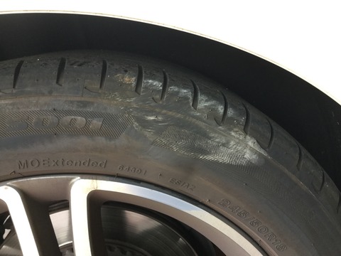 【画像】車の『タイヤ』を擦ってしまった結果ｗｗｗｗｗ