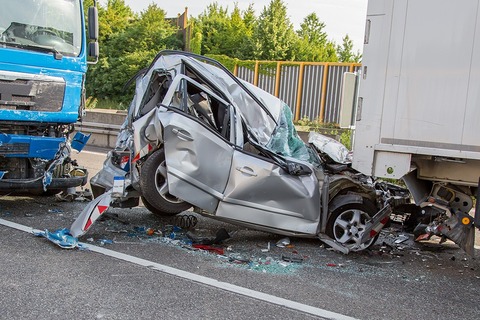 【悲報】ワイ、無車検の車で事故を起こしてしまった結果ｗｗｗｗ