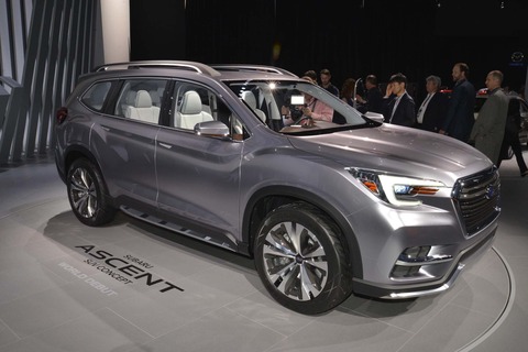 2019-Subaru-Ascent-front-three-quarter-02