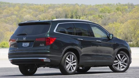 2018-Honda-Pilot-rear