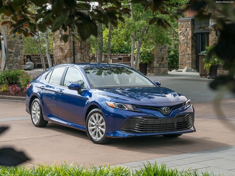 Toyota-Camry-2018-1600-06