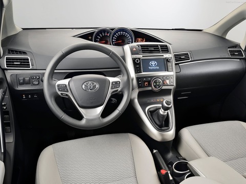 Toyota-Verso-2014-1600-26