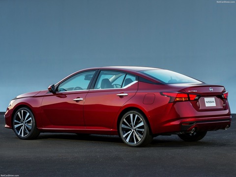 Nissan-Altima-2019-1600-05