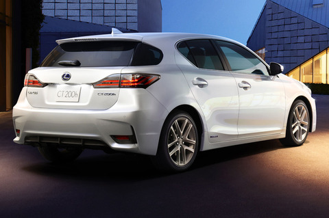 2014-Lexus-CT-200h-rear-side-view