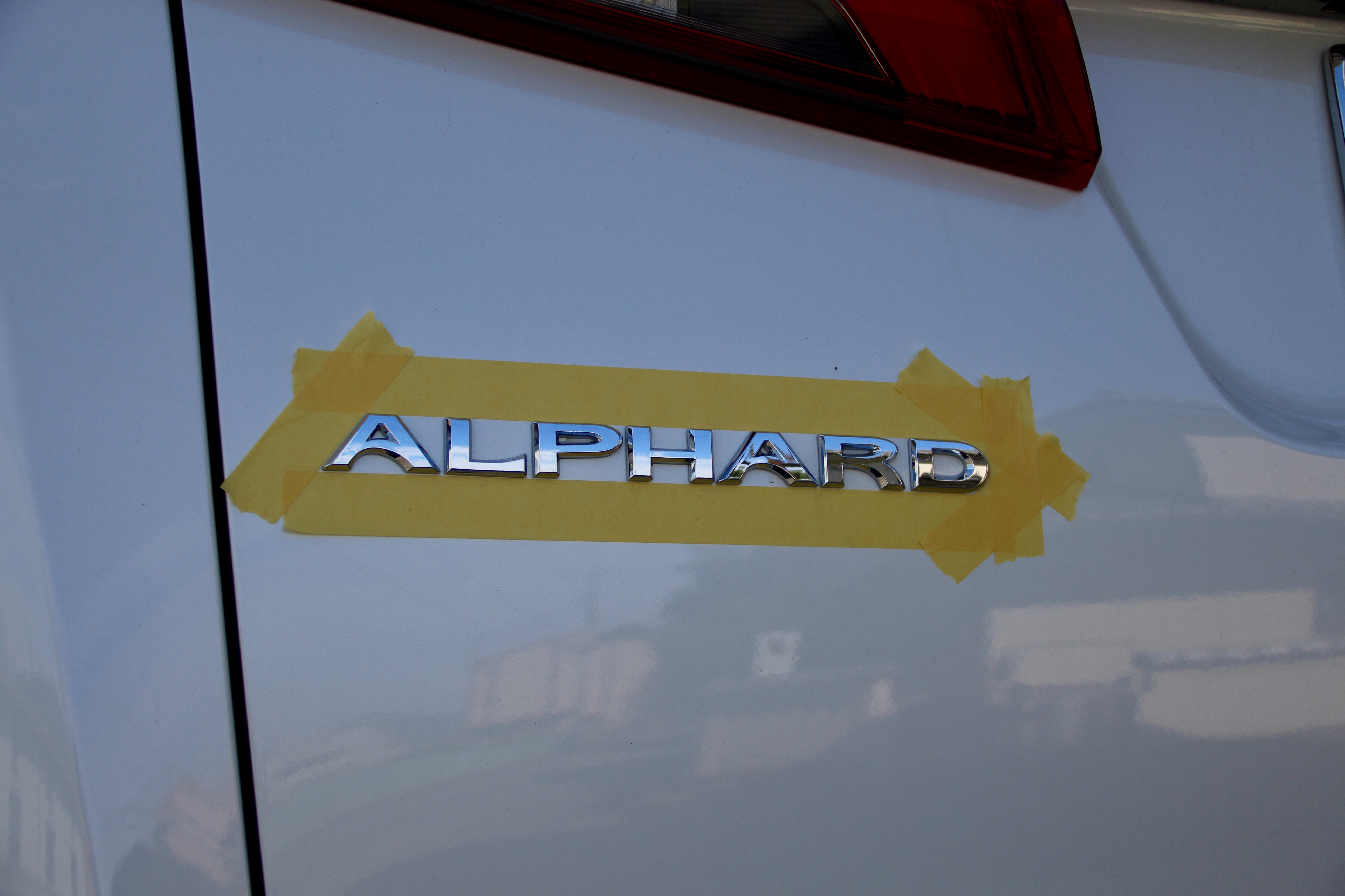 アルファードのエンブレム交換で Type Gold をさらに Gold にしてみた 背伸びレクサスオーナー