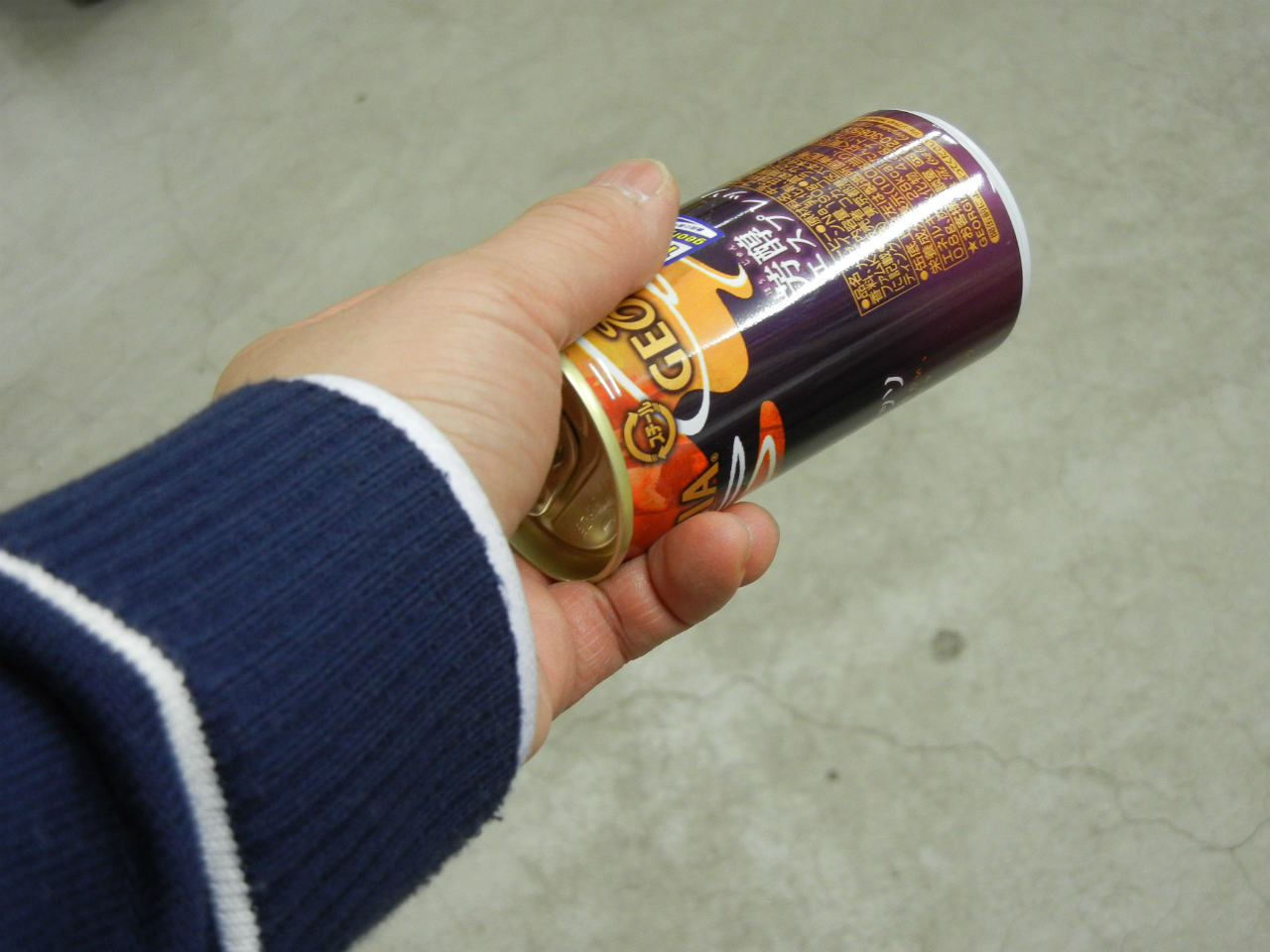 コンビニで商品受け渡しの際 缶コーヒーの飲み口を触る店員がゆるせない 物欲専ム コンビニで商品受け渡しの際 缶コーヒーの飲み口を触る店員がゆるせない 物欲専ム
