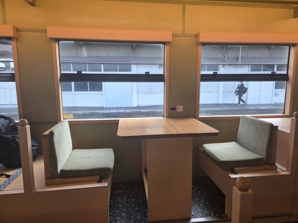 ��ä���Ȥ���4�ͳݤ��ܥå����ʤ��ͻ�