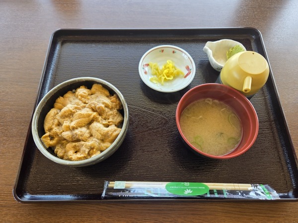 松前のうに丼の写真