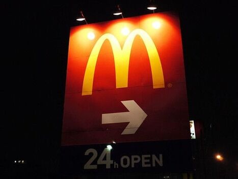 【急募】マクドナルドでナゲット45個頼んで「あっこいつ1人で食うつもりだな」って思われない方法教えて…