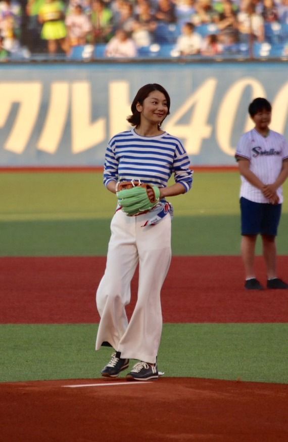 【悲報】小池栄子(38)の始球式ｗｗyｗｗｗｗｗｗｗｗｗｗ(画像あり)