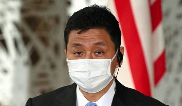 岸防衛相