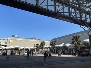 インテックス大阪中庭の遠景