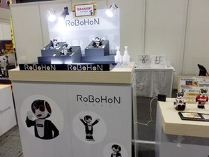 シャープ製ロボホンの弟分の小さなタイプ