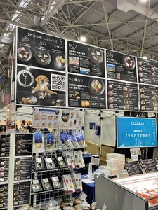 厳選材料のフードのブース