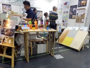 滑りにくい床材塗料を提案するリフォームの会社