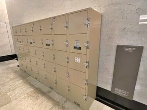 北側に設置されたコインロッカー