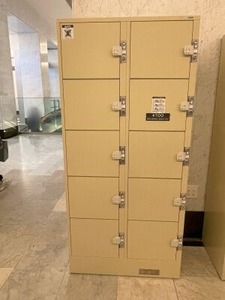 エントランス南側のコインロッカー
