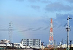 高校ラグビー大会初日の花園ラグビー場と虹