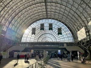 インテックス大阪から帰るワンコと飼い主さん