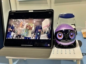 新型の自走式見守りカメラ