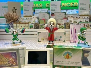 アラバイ犬がモチーフのスポーツ選手像