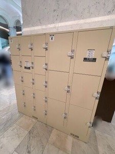 南側に設置されたコインロッカー