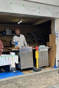 参道沿いのコロッケの臨時販売所