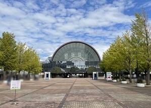 インテックス大阪正面全景